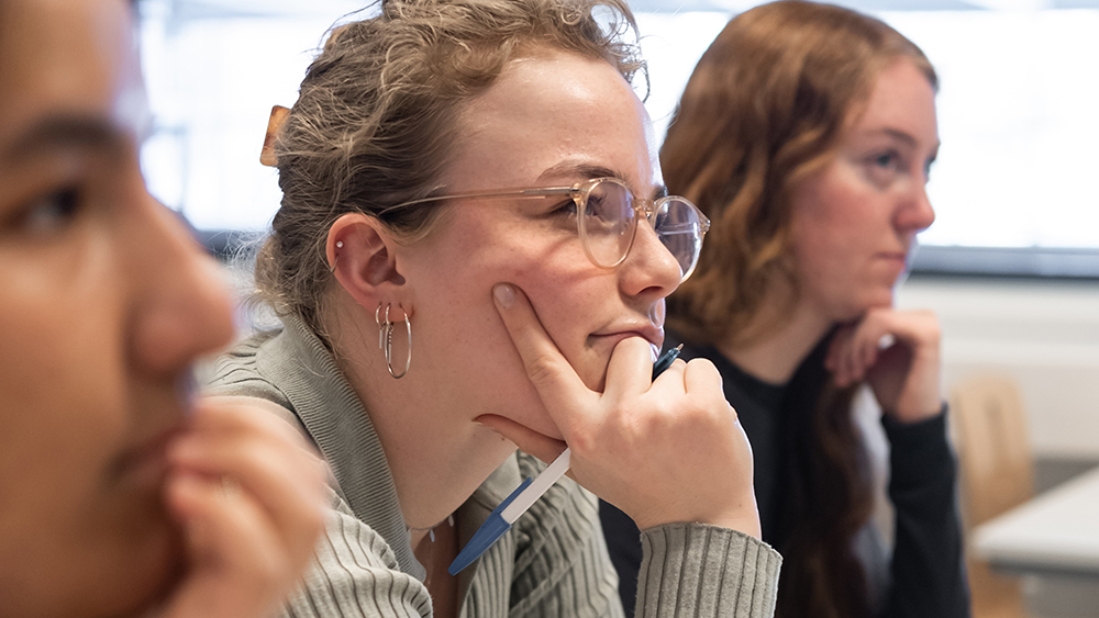 EMCCUK's tweet photo. Working in times of stress and distress: Join us on 11 October for part two of this series, exploring practical ways of navigating boundaries in times of stress and distress. Hosted by our Health &amp; Wellbeing SIG https://t.co/I555vxrIfb https://t.co/mu3BLmv2B1