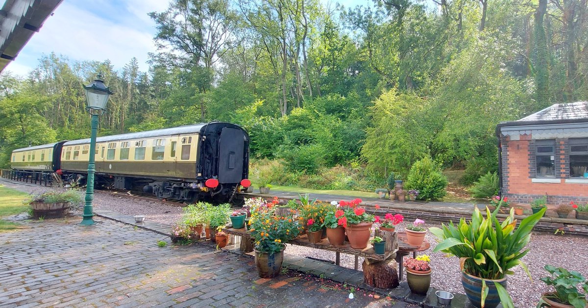 CoalportStation's tweet photo. π€οΈHappy Friday everyone!π€οΈ ππ
Itβs only a few more hours until the weekend!ππππ³
Have a fab Friday from all at Coalport Station!β€οΈπ€©π»
.
#happyfriday #coalportstation #oldrailwaystation #railwaycarriages #coalport #IronbridgeGorge #Ironbridge #shropshire #itsalmosttheweekend https://t.co/Mehr7jGYTz
