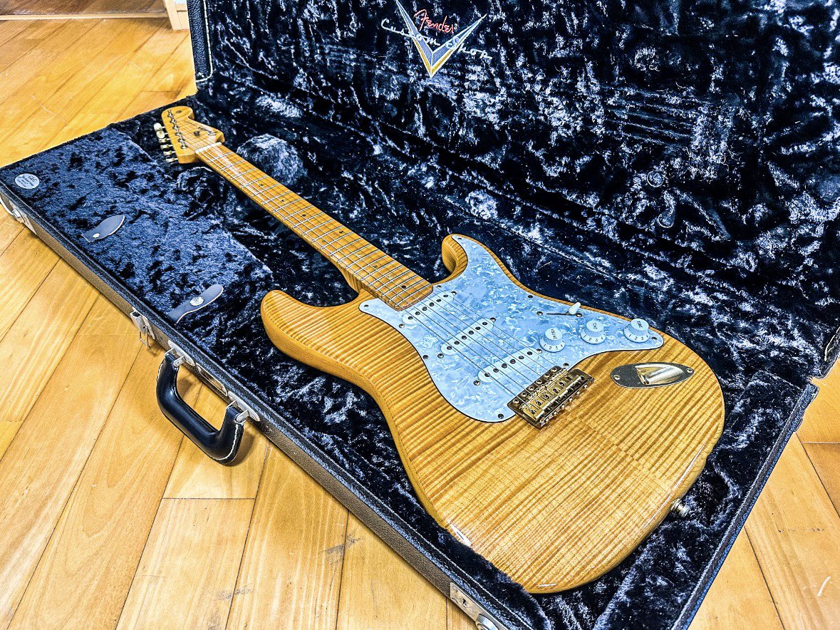 RyunosukeInaba's tweet image. メンバー宅に10ヶ月程預けっぱなしだったストラトをようやく引き取って来ました。

ホント、弾く頻度が低いんだけど…
必要な場面があるから手放せない。

持ち腐れだね…(苦笑)

#fender #fendercustomshop #strato #フェンダー #ストラトキャスター