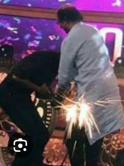 Meanwhile vj's family under superstar's feet 😂