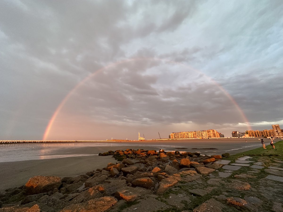 UncleP1232's tweet photo. #sunset at the #beach with #Rainbow …😎 https://t.co/iciXelIdAW