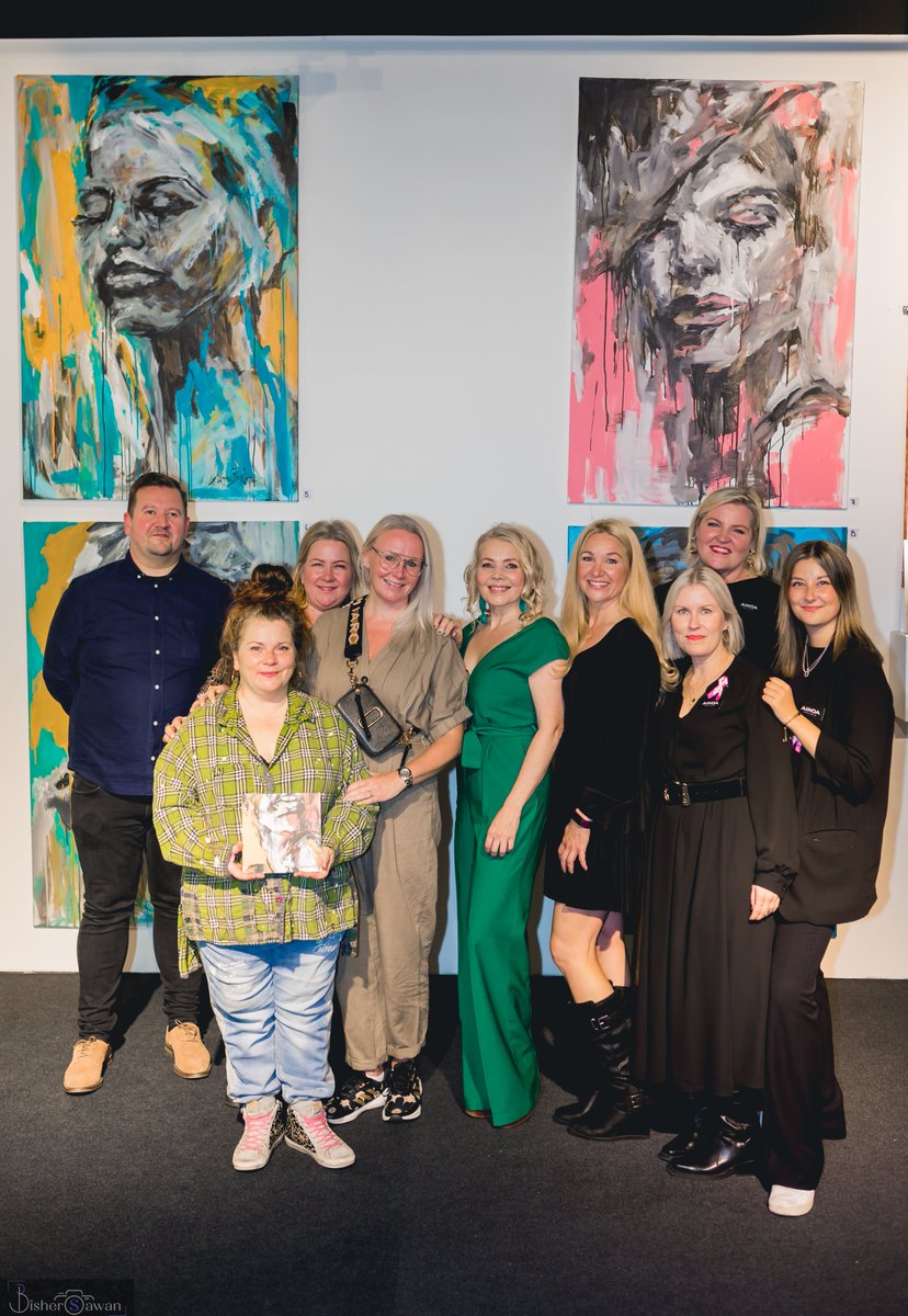 peppistunkel's tweet photo. @elinavaltonen @Ulkoministerio @paulaparviainen @EmbFinMexico @MuseoCulturas @BelenSanzLuq @ONUMujeresMX @MikaKukkonen @JaanaHirsikanga @UNWomenSuomi @MinnaPietarinen @SinakoCoaching @SusannaTommila @KulttuuriEspoo @emmawiniecki And of course each and everyone who came to celebrate the opening with us!
With all my heart, thank you! ❤️
#iwasbornagirl #synnyintytöksi #sinako #art #artexhibition #artivism #womensrights #genderequality #culture #poetry https://t.co/EBXQU3DU7T