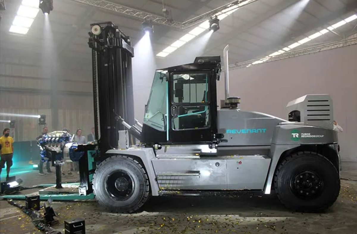 ♻Los cinco centros que formamos el Nodo de la #Energía de <a href="/tknika/">Tknika</a> presentes ayer en la inauguración por parte de la empresa Revenant de la primera máquina #remanufacturada de movimiento de cargas de puerto que funciona con #biopropano

<a href="/bilbaoport/">BilbaoPort</a> <a href="/HETELFP/">HETEL FP</a>