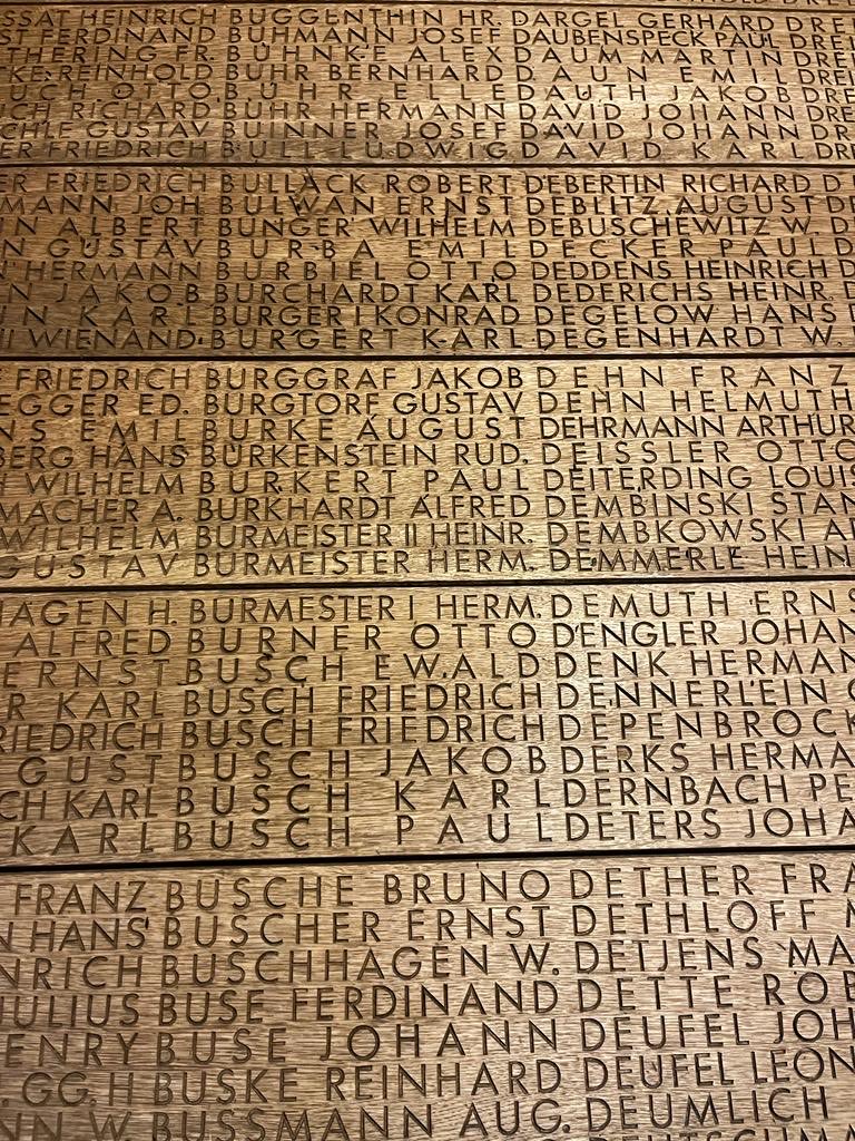 ReedsRev's tweet photo. Great start yesterday but day 2 on the Somme looks to be a corker for ⁦@ReedsSchool⁩ 3rd form. ⁦@AngliaTours⁩ guides bringing history to life. Great weather, good questions and #curiosity from the students. https://t.co/av1UrI6Tor