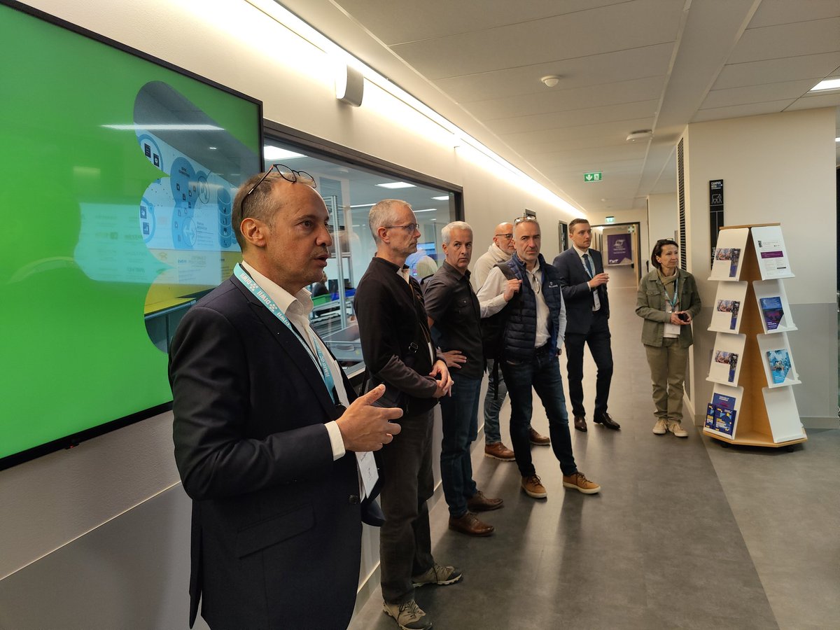 HerveCret's tweet photo. Ce matin, retour at work au @CampusRegion au #5Glab pour la matinale client Performance Friday de #Diwii dans son nouveau format @MINES_StEtienne @jacquesfayolle @BPelliercuit https://t.co/iON3lrNUCB