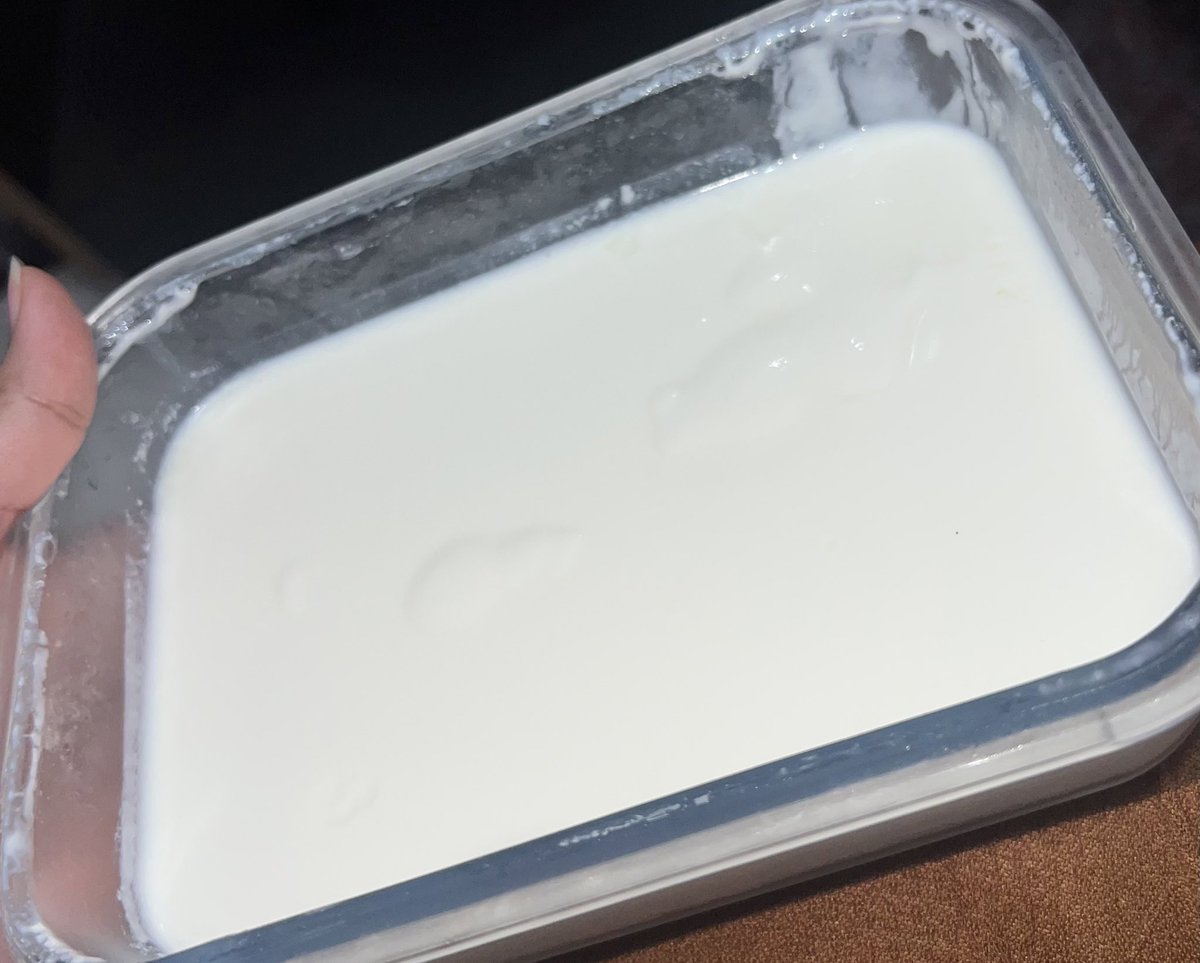 yeyy berhasil bikin yogurt lebih banyak 😚 walau bikinnya tetep pake biang yogurt wkwkw