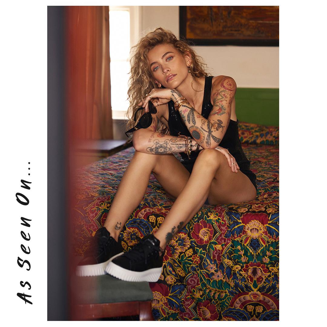HoganBrand's tweet photo. A rock-chic look with an urban edge @ParisJackson in #HOGAN #AW2324 collection for #GraziaItalia

#parisjackson
#grazia_it
#silvia_grilli
foto #sarahkrickphotography
styling #orettac
interview by #fedi_volpe
make up #paulyblanch
hair by #rickhenryla
#HoganEditorials https://t.co/QV37lYq7ph