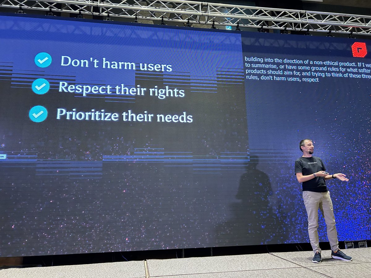 AtilaFassina's tweet image. @alexnmoldovan talking about ethical choices for the web.

#revojs