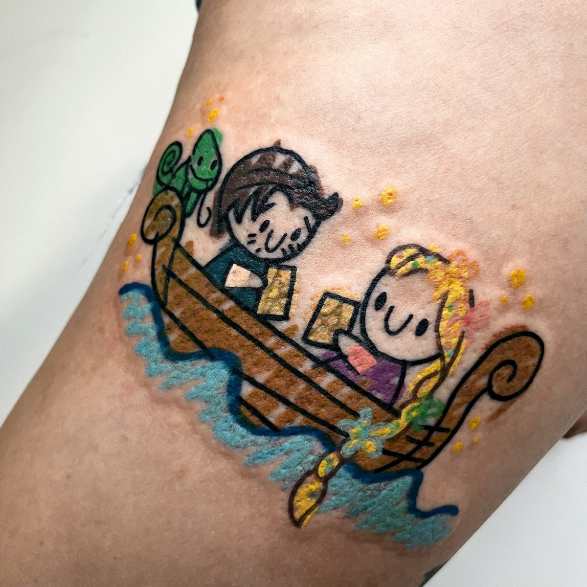 Meerie_tattoo's tweet photo. FLEUUUUR AU PÉTALES D’OOOOORS (il est un peu gonflée 🥹) https://t.co/9WkPaNQCp2