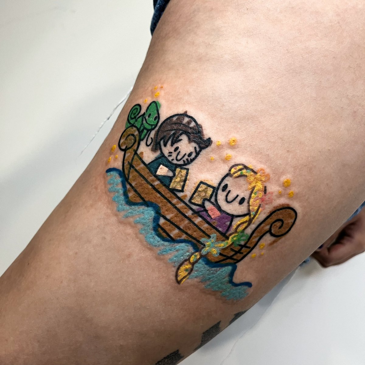 Meerie_tattoo's tweet photo. FLEUUUUR AU PÉTALES D’OOOOORS (il est un peu gonflée 🥹) https://t.co/9WkPaNQCp2