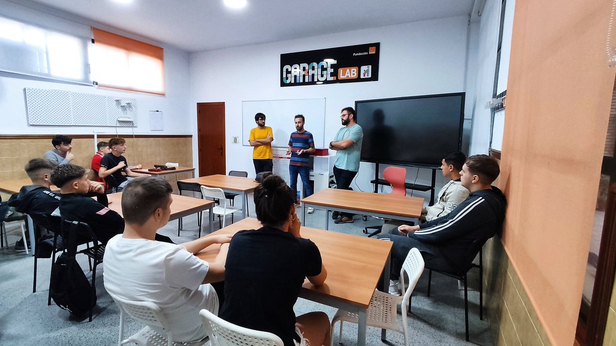 in_uco's tweet image. El proyecto @INHABIT_H2020 y la @funarco imparten un taller en @funddonbosco para los alumnos de la Escuela de segundas oportunidades para animarles a participar en el certamen de #entreplanos

🎤Vídeos con móvil 📱 de 2 minutos