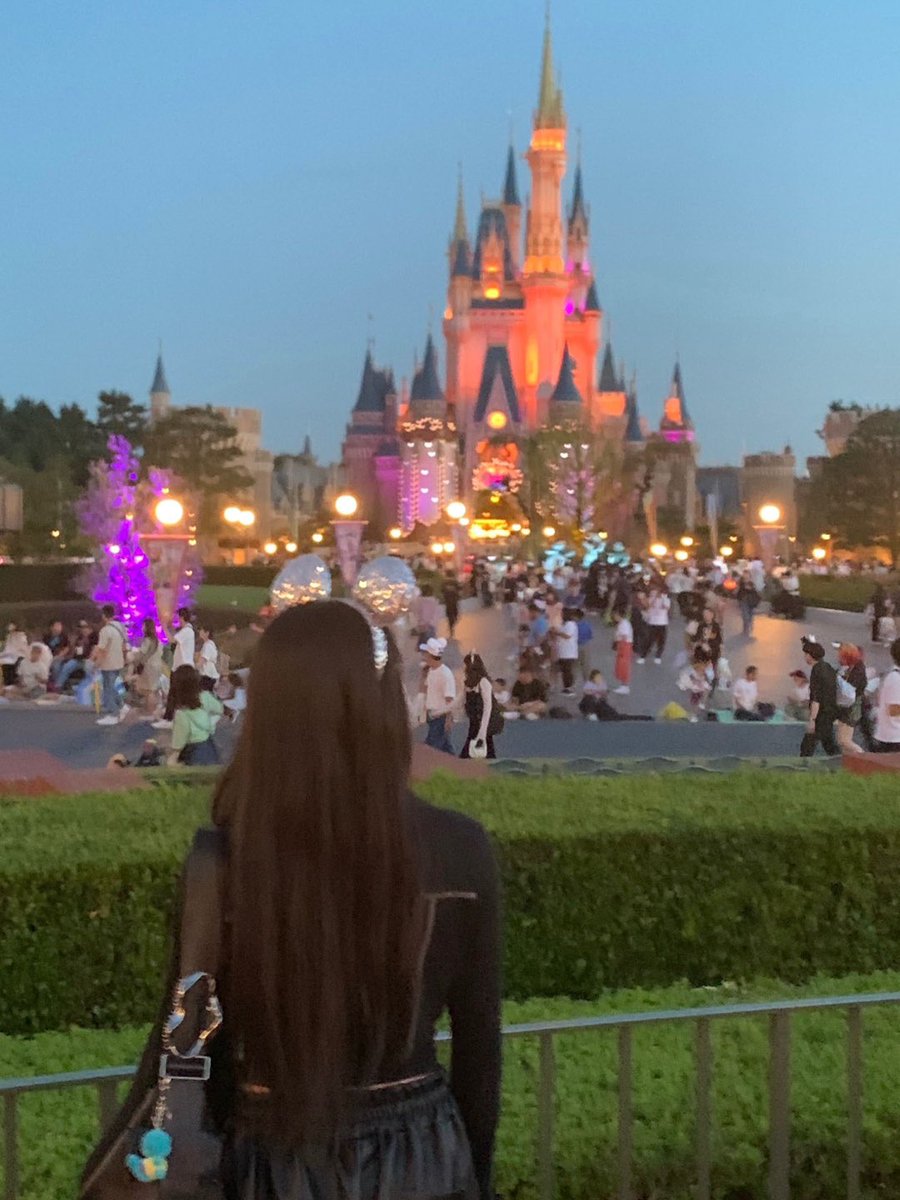 I just came back from Japan!! εїз✧︎*。
I'm so happy that I got to eat with my parents and had a fun time!
Playing.. Resting.. Let's cheer up because the energy is recharged!!( •̀ᴗ•́ )و
Everyone!! Cheer up and Hwaiting!!!🥹🌼
Bye~~! 🙋‍♀️