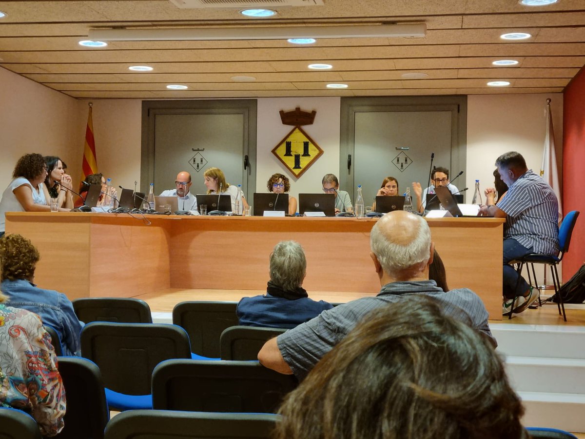 Torrelles_ERC's tweet photo. Ahir, la companya @sheilamayola1 va prendre possessió de l’acta de regidora d’@Torrelles_ERC
Aquesta legislatura tenim un GM composat per dues dones compromeses, que segur que faran molta feina per Torrelles i la seva ciutadania.
Moltes felicitats i endavant companyes! https://t.co/M85zG6pnHW