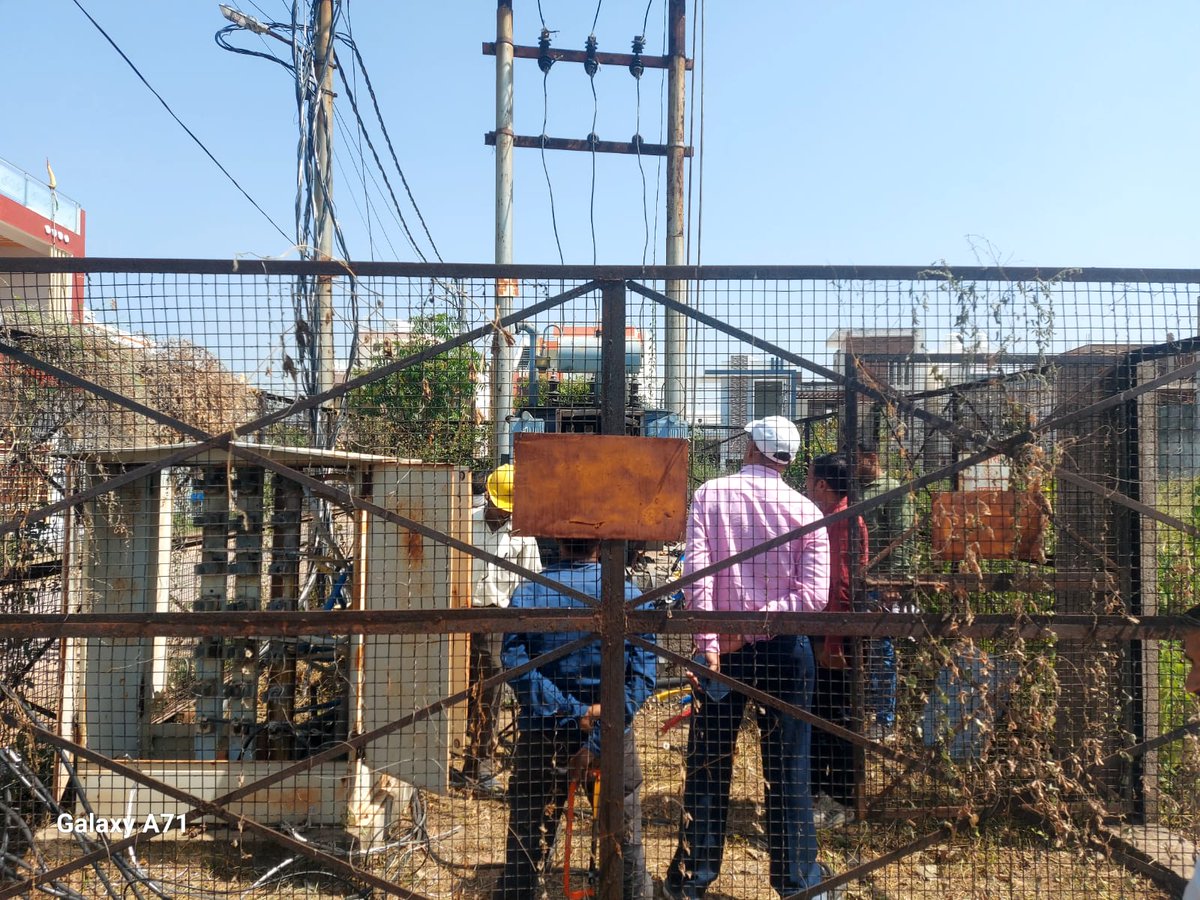 dvvnljhansi's tweet photo. SE EUDC Jhansi Check Transformer maintenance at Bijoli S/s area under Eudd-II Jhansi. @MDDVVNL @dvvnlhq @UPPCLLKO @UPPCLLKO @CMOfficeUP @aksharmaBharat https://t.co/7CMygaPJYN