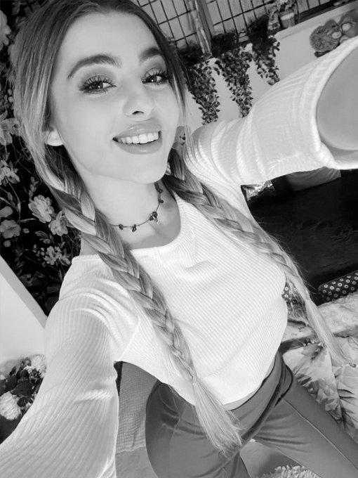 Smile! 🤍 Happy looks good on you.  #WorldSmileDay  I am online now. https://t.co/VAKjJaMPNQ  @Flirt4FreeGirls<a href="/tag/worldsmileday"class="tags">#WorldSmileDay</a>