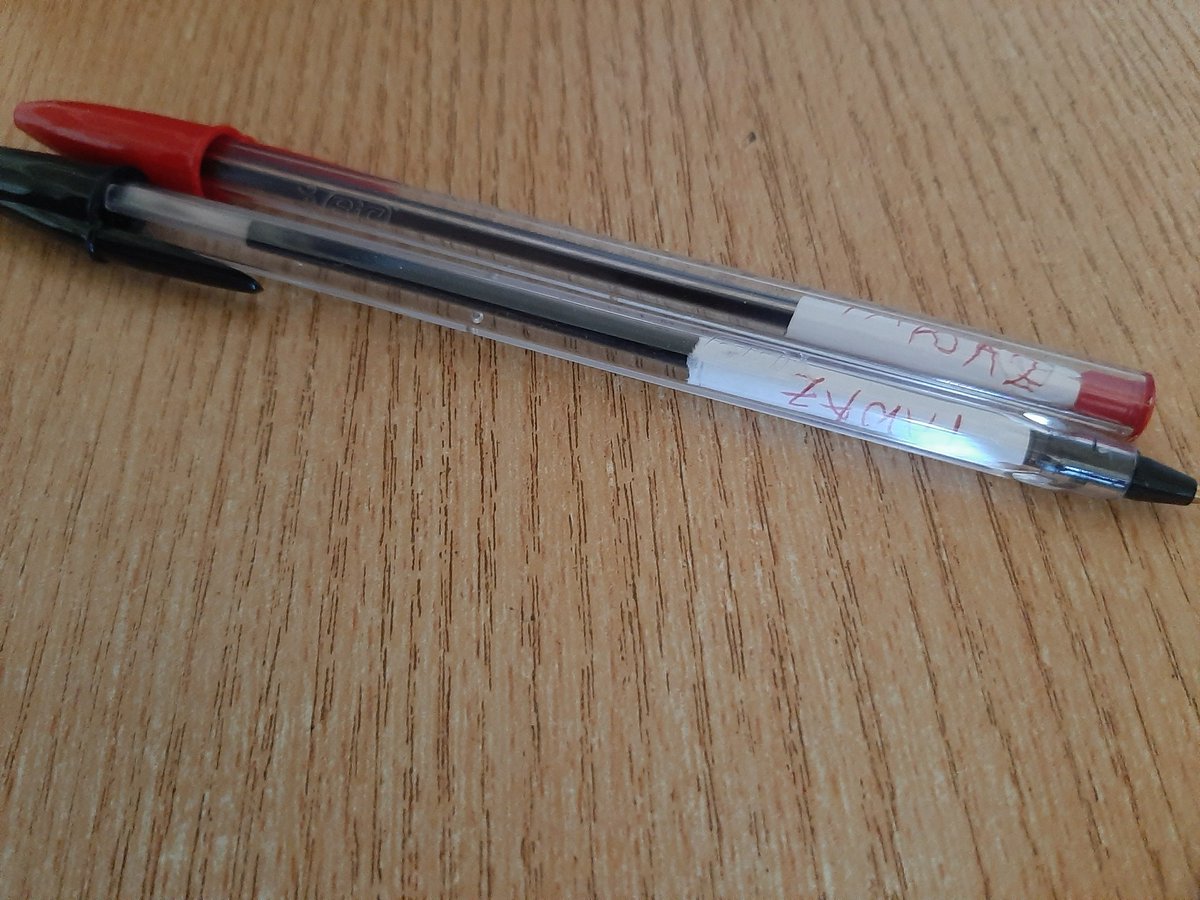 Tawaz_D_Genious's tweet photo. Zikafika poika pepala mu pen, ndekuti umbava wavuta mu office🤣🤣🤣. https://t.co/Am7X6JoEdW