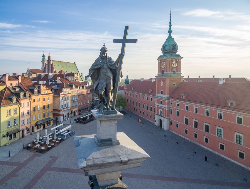 WarsawRising44's tweet photo. #PhotoOfTheDay
Intentions matter.
Evil deeds can be forgiven but not forgotten.
King Sigismund's Column in Warsaw after #WW2 and today.
#ThereWasACity🔹https://t.co/aMPo5bjqeH https://t.co/c2DjmmqfgV