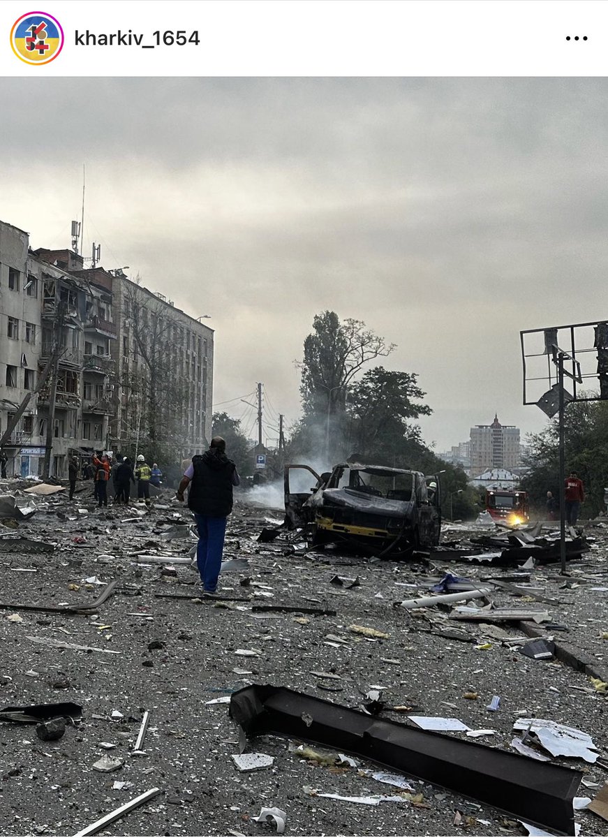 haterofvi's tweet photo. This morning, russians attacked the center of Kharkiv with Iskander missiles.
Two buildings have been damaged, while another has been destroyed. Sixteen civilians have been injured.
A 10-year-old child was killed. His body was discovered beneath the debris by rescue workers. https://t.co/55AvHe1SEU