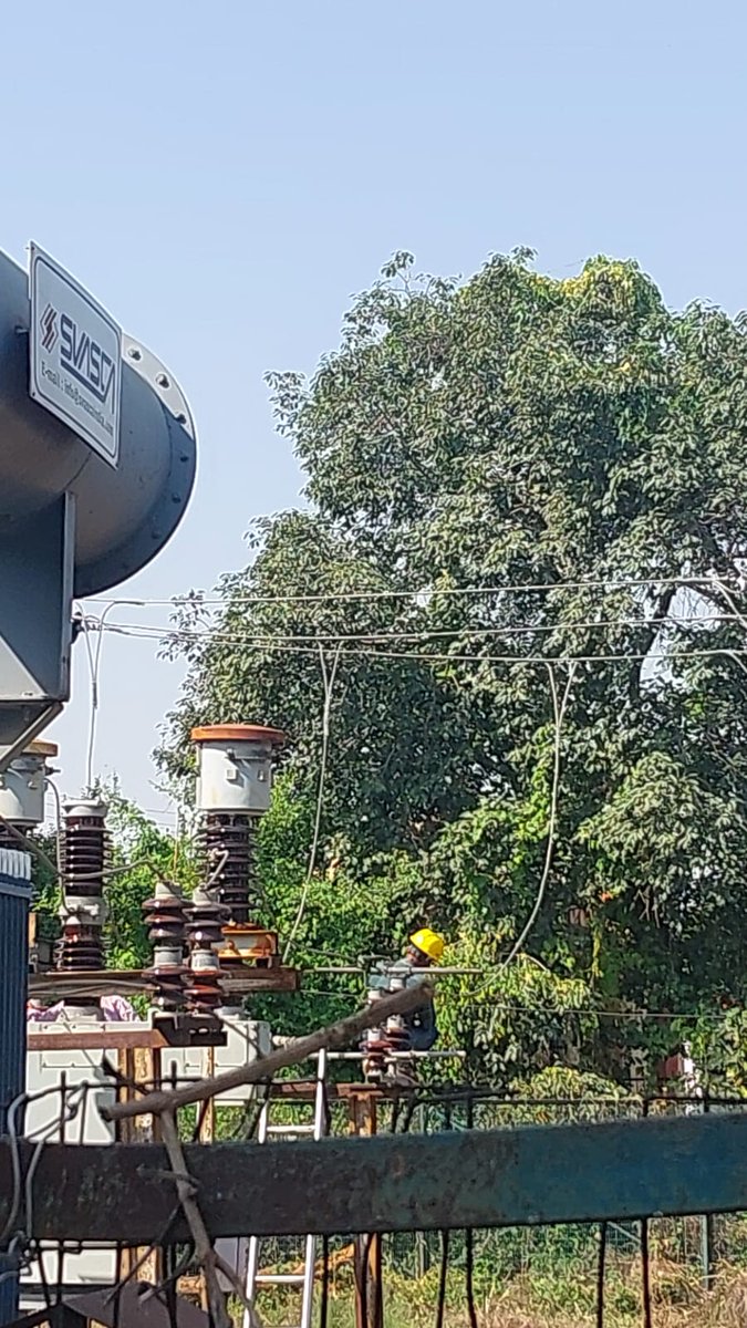dvvnljhansi's tweet photo. 4th day of post monsoon  maintenance as per schedule under 33/11 KV substation Sipri.  @MDDVVNL
@dvvnlhq @UPPCLLKO @UPPCLLKO @CMOfficeUP @aksharmaBharat https://t.co/SRMHwUslup