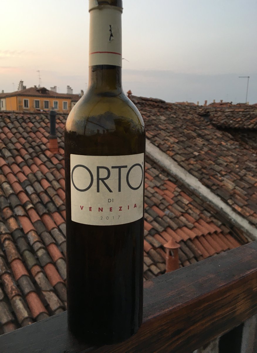 thewinetattoo's tweet image. Always lovely to enjoy #romantic #sunset in #venice @winewankers @CHARLIEWINES @pietrosd from our rooftop terrace with a glass of #Orto #wine  from lagoon island of #SantErasmo intriguing blend of grapes but essentially #Istrian #Malvasia with delish local salami