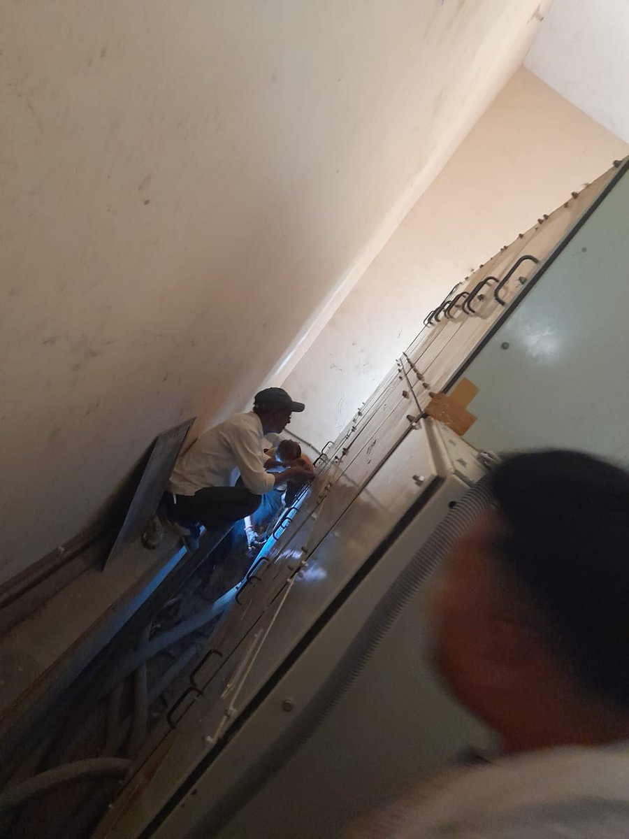 dvvnljhansi's tweet photo. Maintenance work at Unnao gate S/s under Eudd-I Jhansi.@MDDVVNL @dvvnlhq @UPPCLLKO @UPPCLLKO @CMOfficeUP @aksharmaBharat https://t.co/xytcv2XlPw