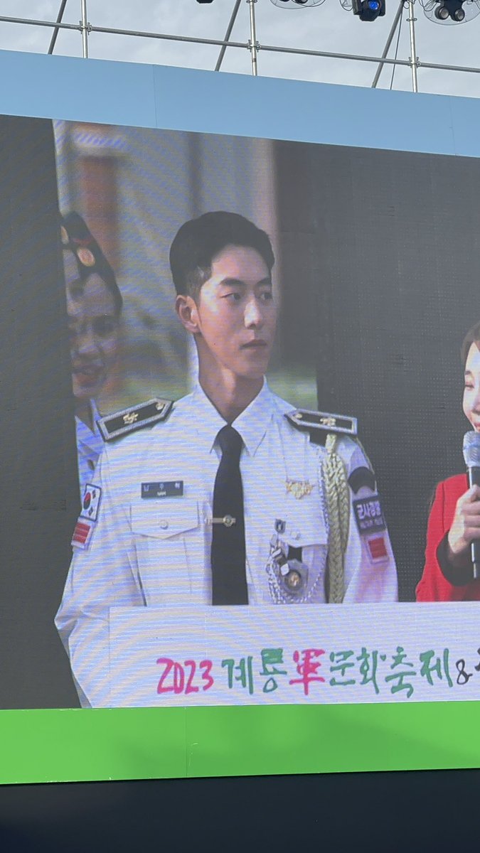 kdrama_menfess's tweet photo. •kdm• TADI PAKE SERAGAM MILITER. SEKARANG GANTI POLICE WADUH WADUH WADUH Cr skawngur202
https://t.co/Ct0uOb9S2B
