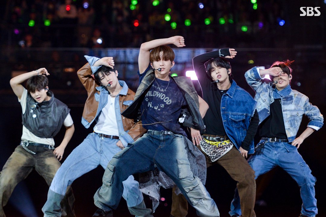 SBSNOW's tweet photo. 일본을 뜨겁게 달군 케이팝🔥
인기가요 in Tokyo #더뉴식스 현장 포토 📷

SBS <인기가요 LIVE IN TOKYO>
☞ 10월 8일 [일] 오후 3시 25분

#SBS인기가요 #인기가요
#인기가요라이브인도쿄
#인기가요LIVE_IN_TOKYO
#더뉴식스 #TNX https://t.co/g8BzY3r9Dy