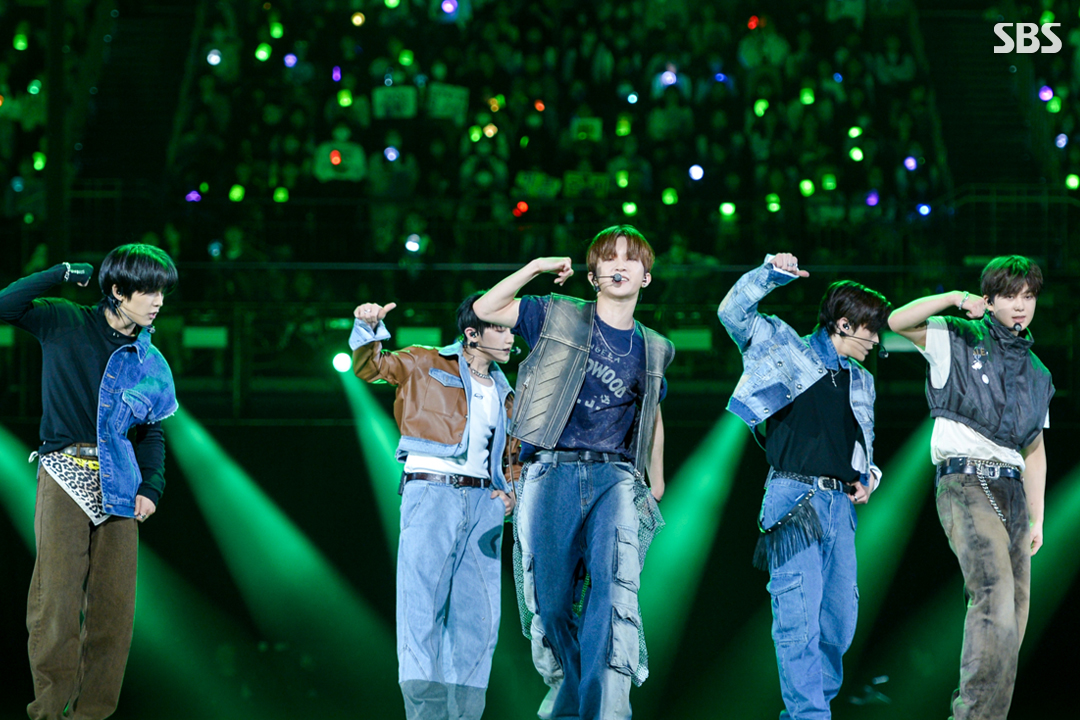 SBSNOW's tweet photo. 일본을 뜨겁게 달군 케이팝🔥
인기가요 in Tokyo #더뉴식스 현장 포토 📷

SBS <인기가요 LIVE IN TOKYO>
☞ 10월 8일 [일] 오후 3시 25분

#SBS인기가요 #인기가요
#인기가요라이브인도쿄
#인기가요LIVE_IN_TOKYO
#더뉴식스 #TNX https://t.co/g8BzY3r9Dy