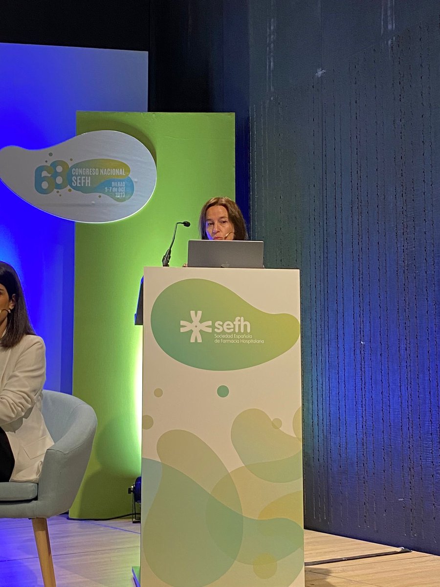 sefhcongreso's tweet photo. #TallerGT @dolor_sefh @grupofaquirsefh 
#AbrahamSanchez FH y #SilviaGil anestesióloga del H. Ciudad Real, recalcan la importancia del manejo multidisciplinar del paciente postquirúrgico y el papel del farmacéutico en la Unidad del Dolor. #sefh23 https://t.co/zGTfty2pK4