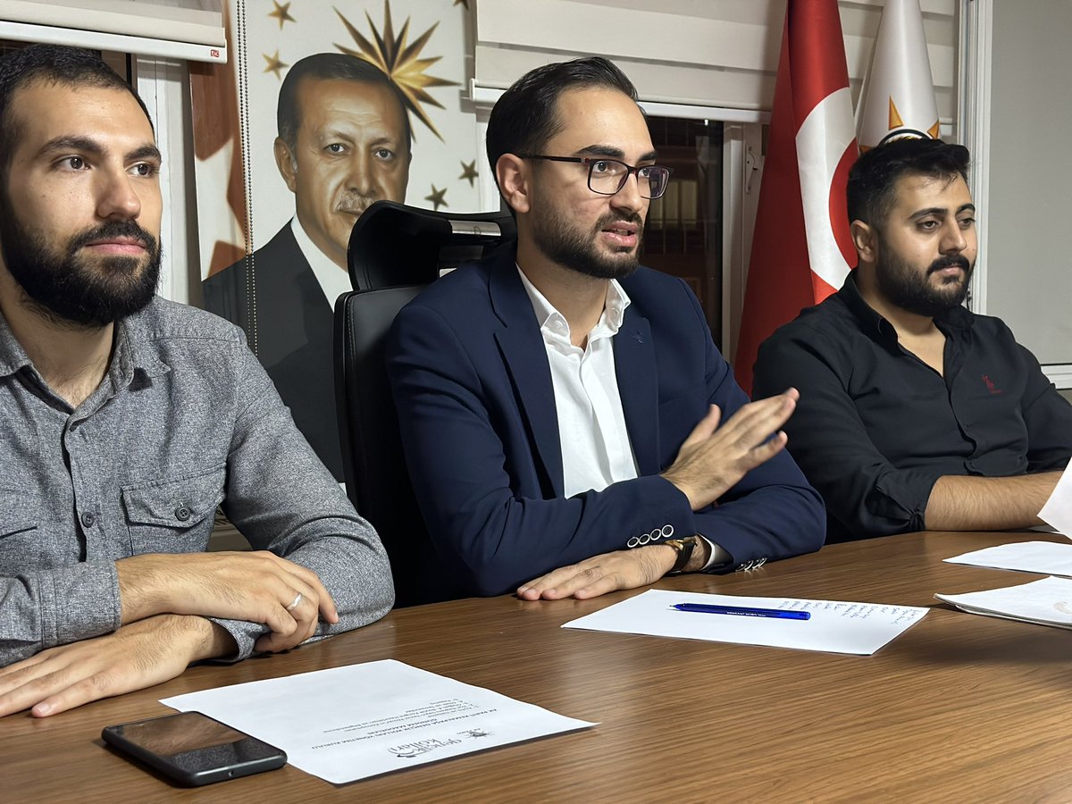 AkGenclikKmlps's tweet photo. Gençlik Kolları Olarak Haftalık Olağan Yönetim Kurulu Toplantımızı ilçe başkanımız @yavuzyilmaz35’ın riyasetinde ilçe binamızda gerçekleştirdik.

Aldığımız Kararların Hayırlara vesile olmasını temenni ediyorum. https://t.co/2SKNlpbHUS