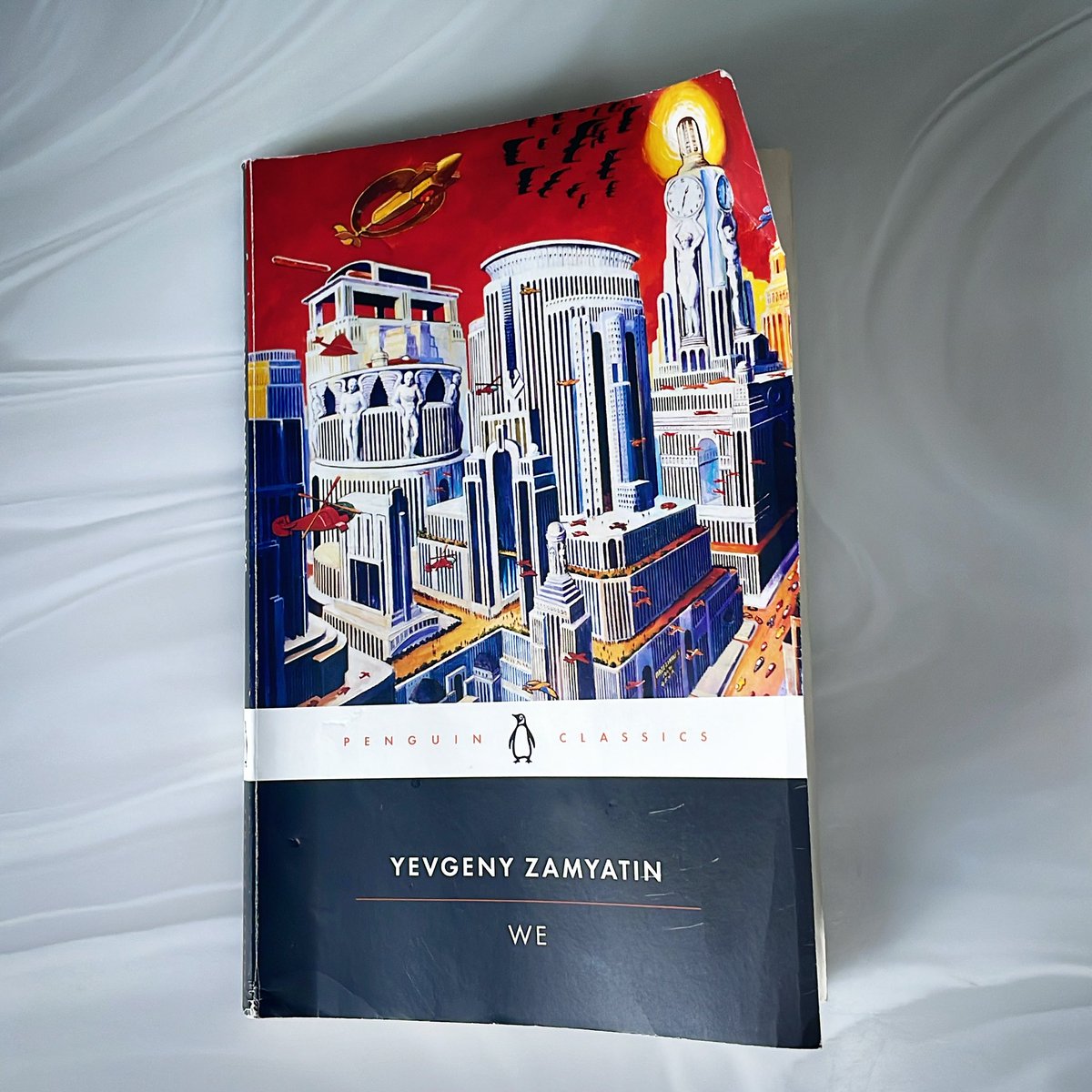When I was a teenager, I was really into dystopian novels. Zamyatin's 'We' is not only up there among the best examples of the genre but it probably could be called one of the most seminal works in that area. My 20th book of the year. Goodreads: 3.89