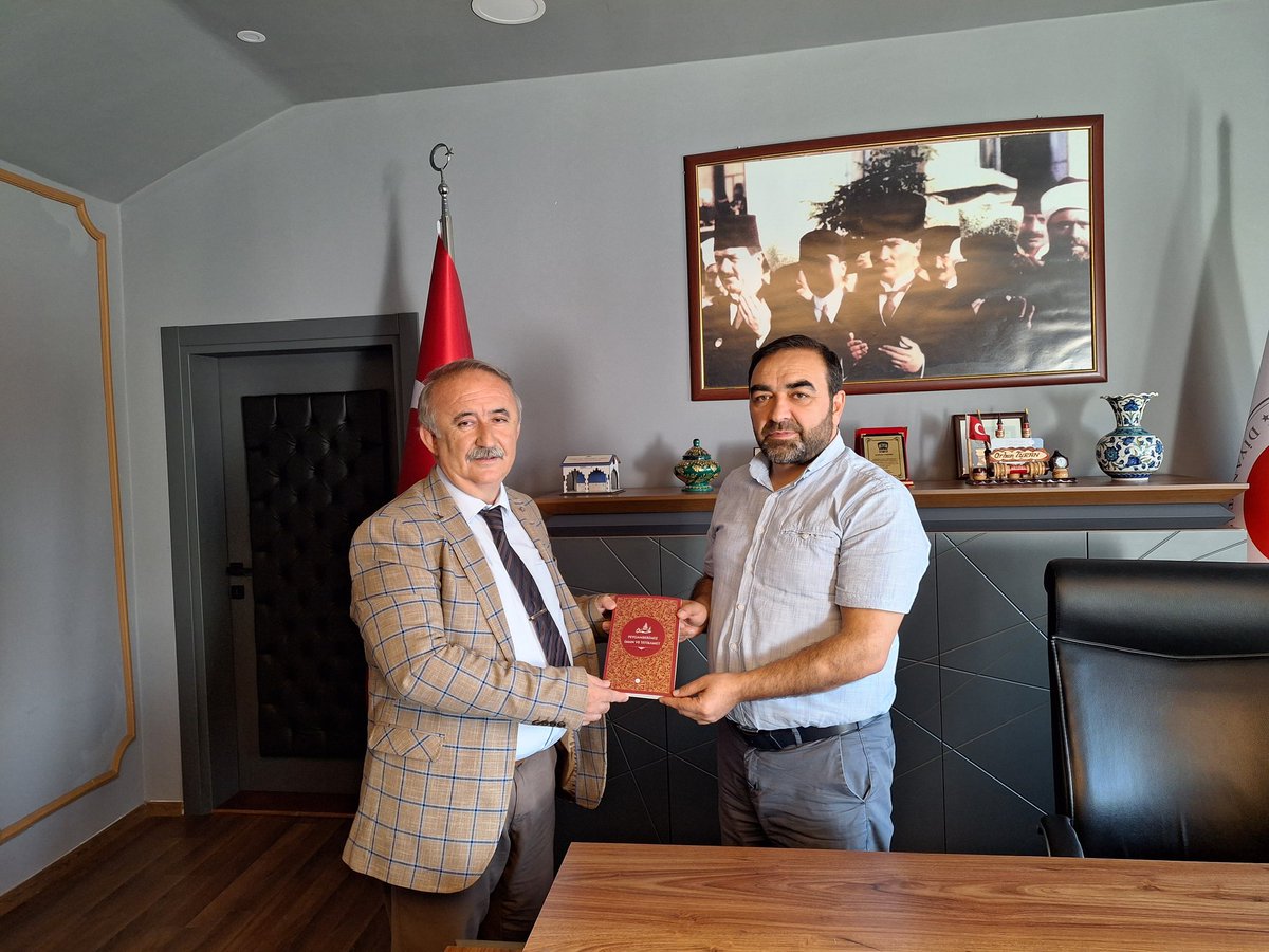 Müdürümüz Sn. <a href="/isumur/">ilkay ŞUMUR</a>, "1-7 Ekim Camiler ve Din Görevlileri Haftası" münasebetiyle İlçe Müftüsü Sn. Orhan TURAN'ı ziyaret ederek Camiler ve Din Görevlileri Haftasını tebrik etti. Bu vesileyle büyük bir gayretle hizmet eden tüm din görevlilerimize kolaylıklar dileriz.