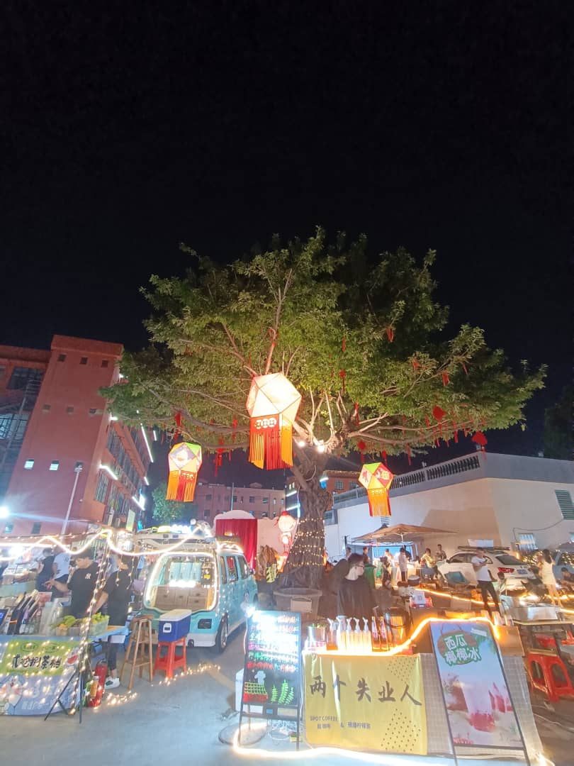 JimmyCh50899387's tweet photo. Brothers and friends!
Today is our traditional Chinese festival "Mid-Autumn Festival". 🏮🏮🏮
I am here to wish everyone: Happy Mid-Autumn Festival, may your family be healthy and happy![爆竹][爆竹][爆竹][庆祝][庆祝][庆祝] https://t.co/PuOSnpYQcM