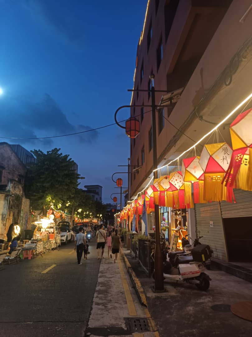 JimmyCh50899387's tweet photo. Brothers and friends!
Today is our traditional Chinese festival "Mid-Autumn Festival". 🏮🏮🏮
I am here to wish everyone: Happy Mid-Autumn Festival, may your family be healthy and happy![爆竹][爆竹][爆竹][庆祝][庆祝][庆祝] https://t.co/PuOSnpYQcM