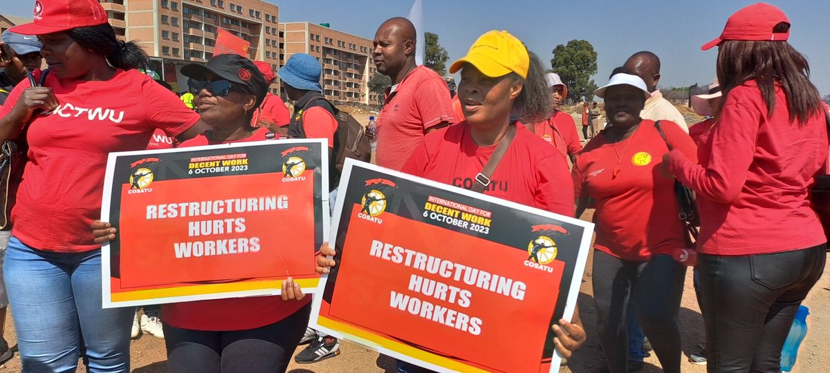 _cosatu's tweet photo. Today, #COSATU is leading more than 18 2-hour work stoppages, pickets and marches across all provinces @ewnreporter #DecentWork @ewnupdates @_cosatu #CosatuDecentWork @ILOACTRAV https://t.co/jww5lqmVkI