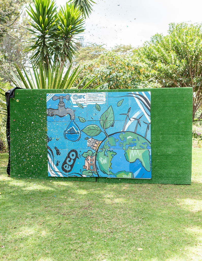 wearestawi's tweet image. Unleashing creativity, one stroke at a time! IFC embraced the "Big Picture" challenge, weaving their individual visions into a vibrant canvas of their shared company vision. Peep the last photo for the result.
#createtheexceptional with #stawiexperiences