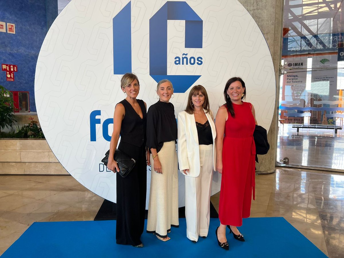 GrupoPenarroya's tweet photo. Nuestro equipo de #PersonasyValores participa en el I Congreso de #RecursosHumanos #ForHum, que se celebra en @Fycma. Asisten nuestra Directora Corporativa de Personas y Valores, @remiralles, la Coordinadora, @MGarralon, y las técnicos @estherfontadrov y Araceli Quintana. https://t.co/2d0sE8OlLc