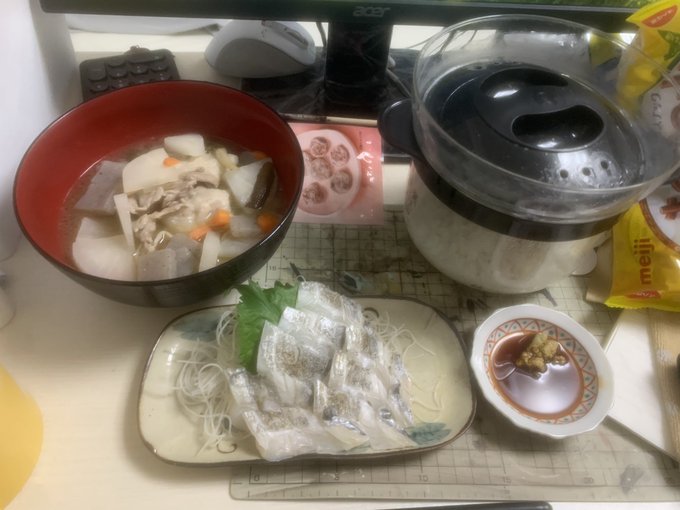 豚汁(うすあじ)と刺身(見切り) 
