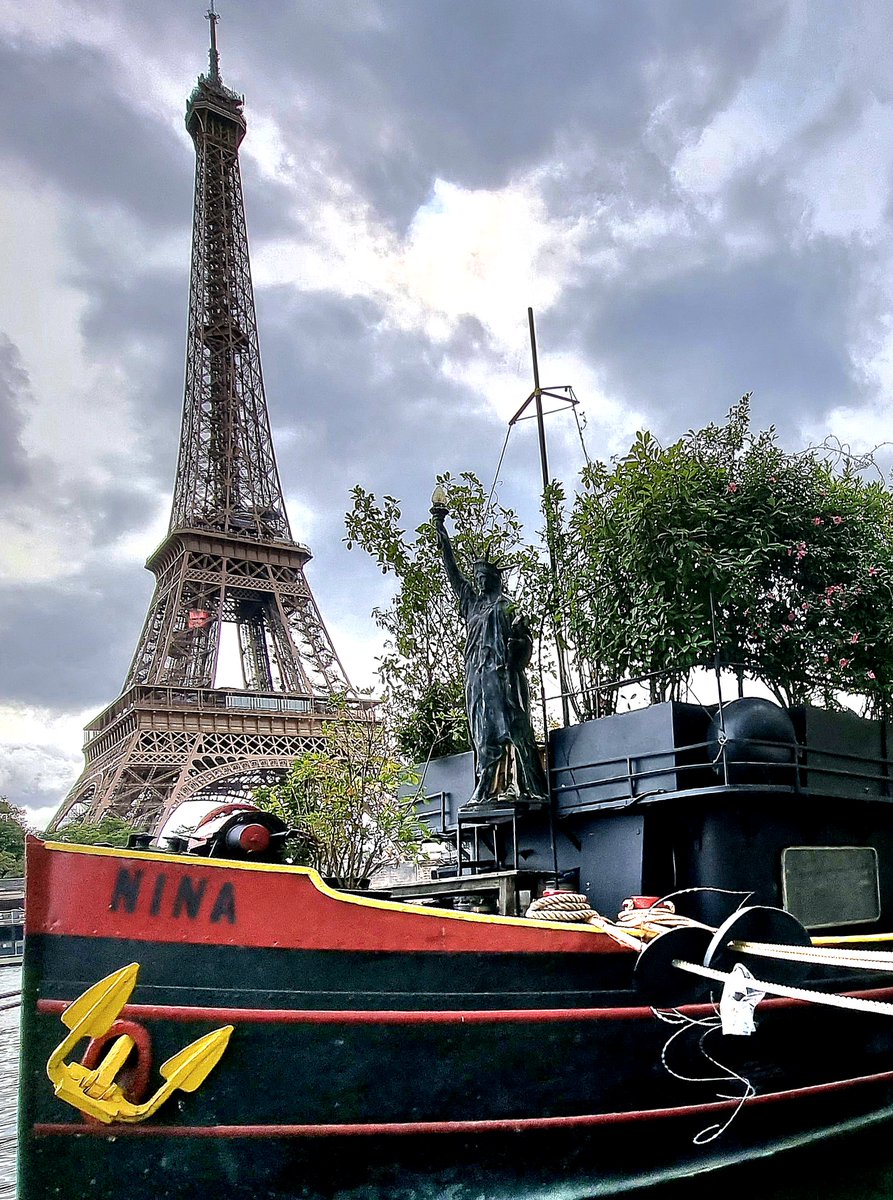 60secondparis's tweet photo. How can you NOT love #Paris  Just walking in the #Parisien  landscape is an unheralded joy  #France #tour #60secondparis #urbanphotography #statueofliberty #toureiffel  #walking https://t.co/cPxySTaozV