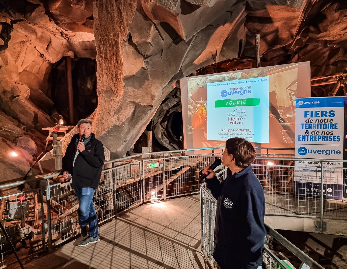 RLV_agglo's tweet photo. #UpHeros | 🥂💬 Retour en images sur le 2nd UpHeros de @RLV_agglo organisé avec @AuvergneMarque 👍 L'occasion idéale pour créer des synergies entre les porteurs de projets du territoire 💭
📅 Rendez-vous pour la 3ème édition du UpHeros de RLV le 30 novembre au @museemandet 🤩 https://t.co/AIC8ihS2Ua