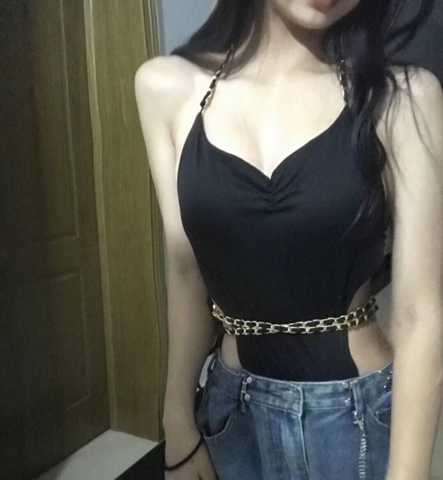 e176333's tweet photo. #北海  自己不喜欢脱，喜欢你来给我脱🥰 https://t.co/4BiRjceLgQ