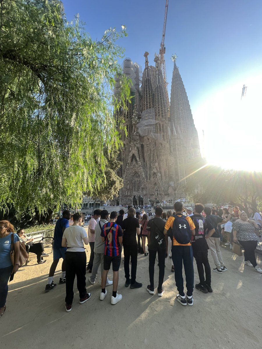 Día 1: Picasso Museum, Arco del Triunfo y Sagrada Familia ☀️🇪🇸<a href="/MFLSpringwestA/">@MFLSpringwest</a> <a href="/SpringwestA/">Springwest Academy 💙</a>