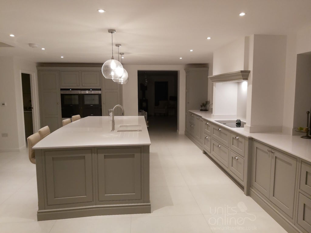 UnitsOnline's tweet photo. The stunning Langton inframe kitchen was designed and supplied to another happy customer.

This is the Burbidge Langton inframe kitchen with its timeless shaker design. 

The worktop is Silestone Miami Vena. 

#kitchen #kitchendesign #inframekitchen #unitsonline https://t.co/UwgrNwLSCe