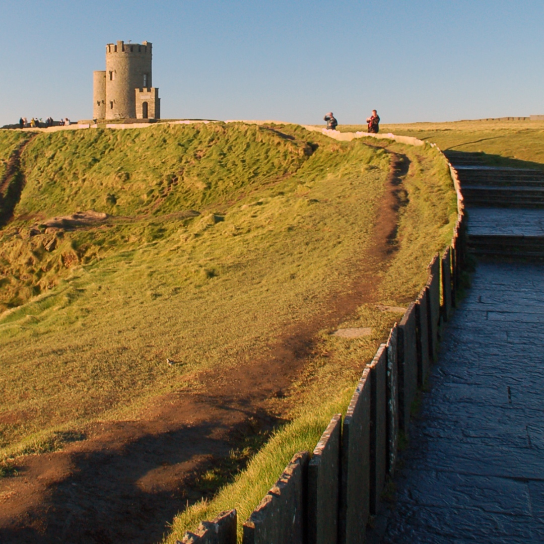 WildRoverTours's tweet image. 📍O'Brien's Tower, The Cliffs of Moher Co Clare 

Courtesy of Titoslack 

#wildroverdaytours #obrienstower #thecliffsofmoher #ireland #travel
