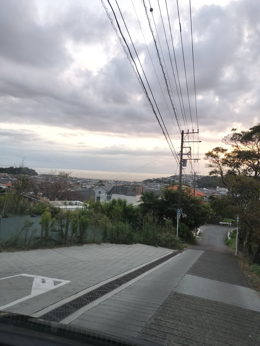 coaching_take's tweet photo. 原因よりも楽しみを探そう！
うまくいかないことはある。不登校にしろ、ひきこもりにしろ、ダメだと思って、なぜそうなったのか原因さがしてもたくさんある。
それよりもどうしたらうまくいくのか、どうしたら今日一日が楽しくなるのか��した方がうまくいく。
最初の問いかけで、道は別れていく。 https://t.co/7uxMgsuADy