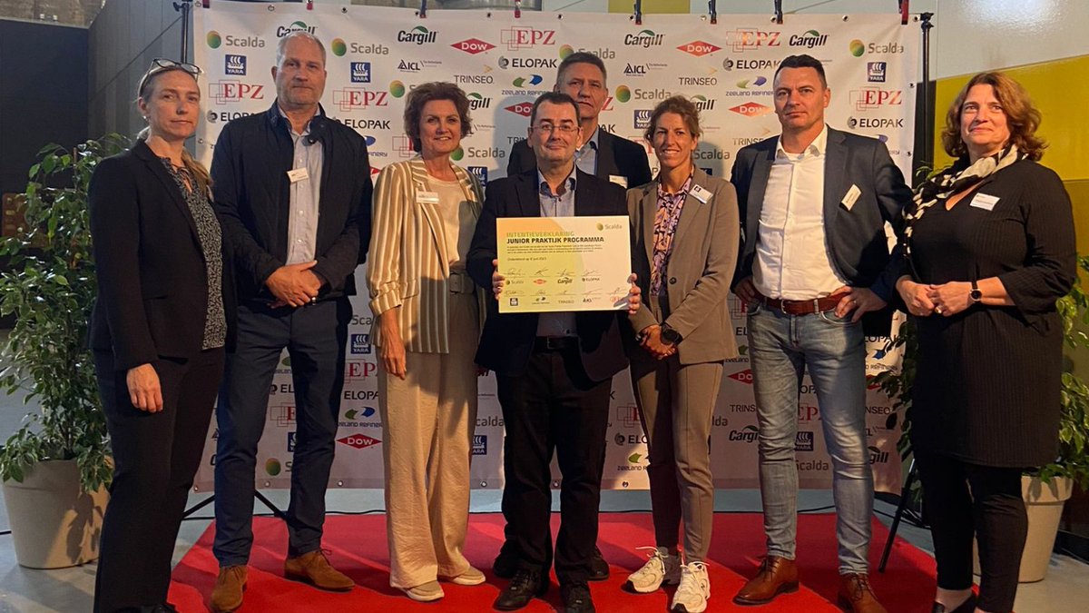 Feestelijke kick-off van het Junior Praktijk Programma! Een nieuw studieprogramma in samenwerking met onze partners <a href="/Scaldambo/">Scalda</a>, <a href="/Cargill/">Cargill</a>, <a href="/Pure_Pak/">Elopak Pure-Pak</a>, <a href="/YaraBenelux/">Yara Benelux</a>, <a href="/ZeelandRefinery/">Zeeland Refinery</a>, <a href="/Trinseo/">Trinseo</a>, <a href="/group_icl/">ICL Group</a> en EPZ.
Lees meer op dowcircles.nl/duurzaamheid/p… #SeekTogether #JPPScalda