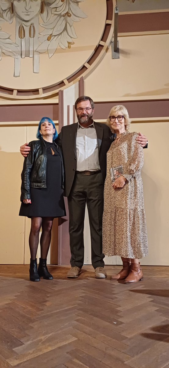 PavelPeterka4's tweet photo. 1/2Knihy J.Rudiše jsou i o neplánovaných setkáních. To je případ i mého setkání s Michaelou Škultéty a Evou Štěpánkovou. 
Nikdy by mě nenapadlo, že někdy budu literární postavou. A právě Michaela byla tou, která mě převedla z německého do českého jazyka. https://t.co/qpPSNu08Q5