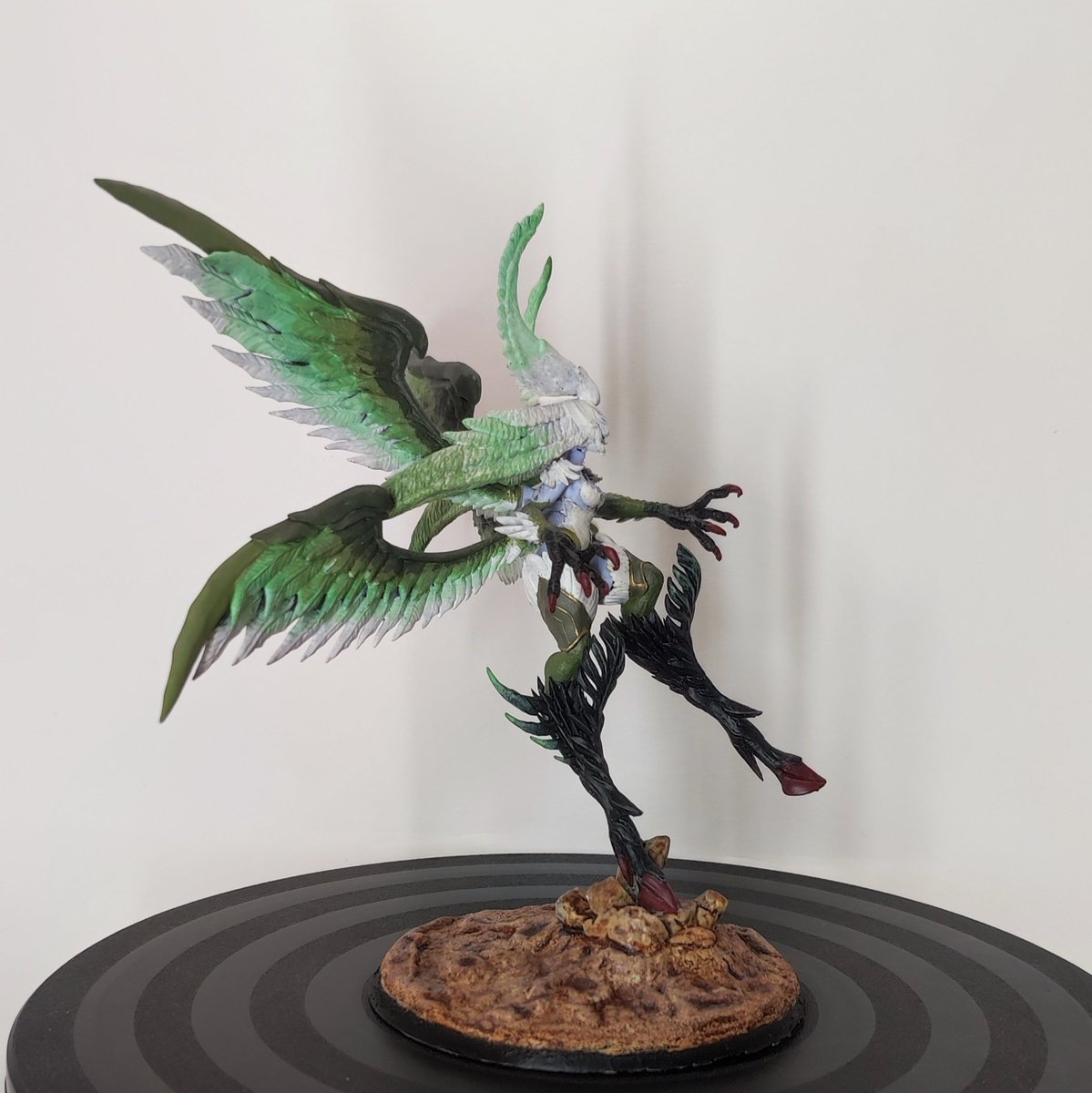 edcolangeli's tweet photo. Resin mini of #Garuda from #FFXIV. I had to make a new base for @leleNAEDtwitch, since the previous one did keep the mini in place and it would always fall.

#miniature #miniaturepainting #3dprint #FinalFantasy #FinalFantasyXIV #eikon #FFXVI https://t.co/YsmRE89Xas