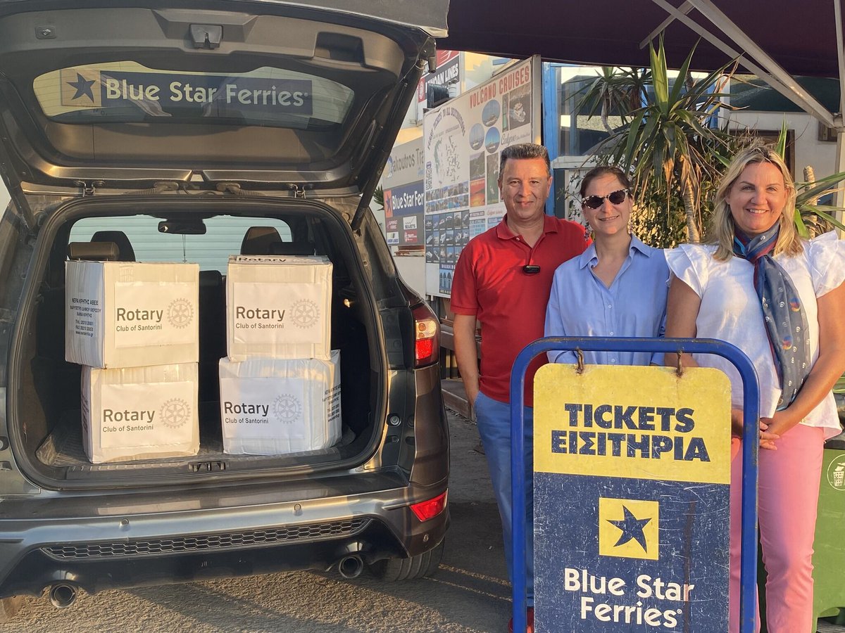 #RotaryInternationalDistrict2475 - #RotaryClubSantorini offered books in order to support the library of the islands of Amorgos, Iraklia, Karpathos and Nissiros. 
#zone21b #rotaryzone21b #rotarypublicimagezone21b