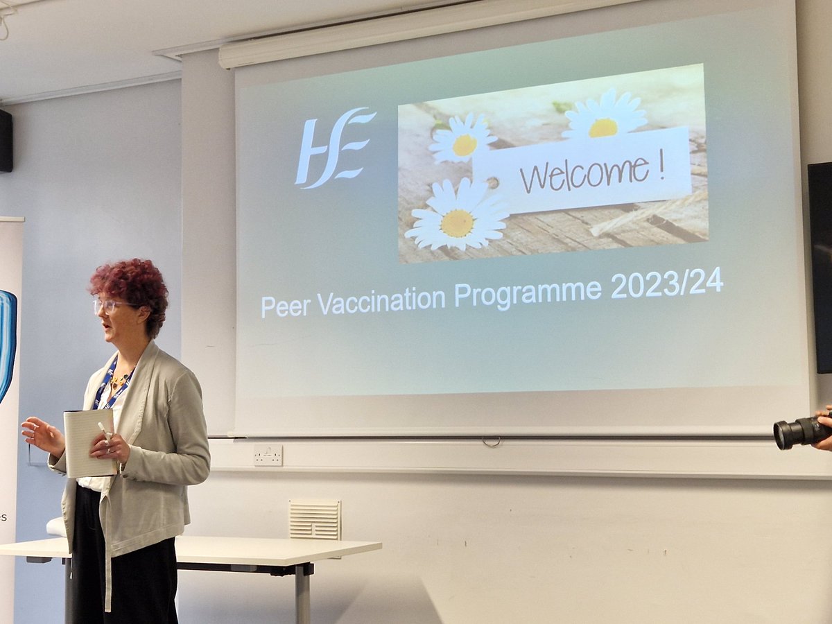 HW_HSEDubMid's tweet photo. Head of Service @MargaretMcQui10 welcoming a European delegation to showcase the #DSKWW #PeerVaccination programme as a model of good practice. Clinic for #HealthcareWorkers today in #CherryOrchard too. www.hse ie/flu @HSECHO7 https://t.co/kBipbyFwgP